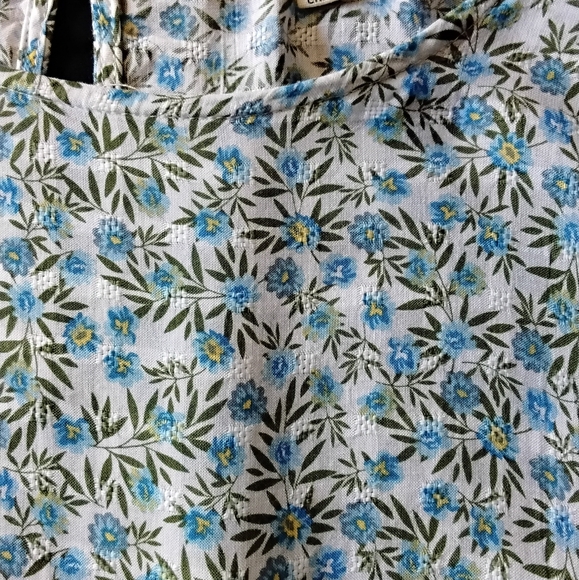 Ladies Ruffled Blouse - Picture 11 of 11